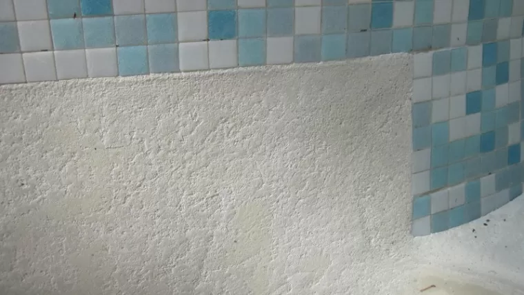 Dégâts d'enduit détérioré, Draguignan, SARL PISCINE POLYESTER ETANCHEITE